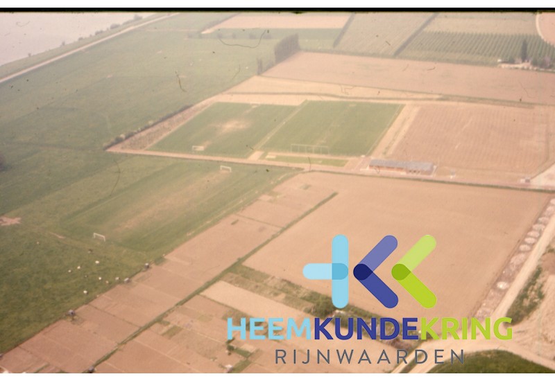 Luchtfoto Tolkamer Voetbalvelden Rijnland Coll. G.B.Janssen